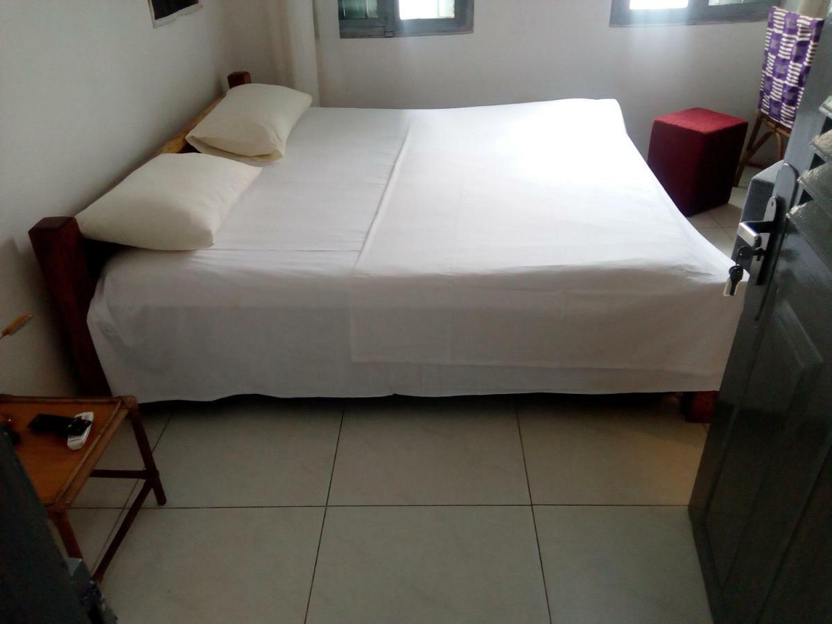 Ezime Guesthouse Accra Rom bilde