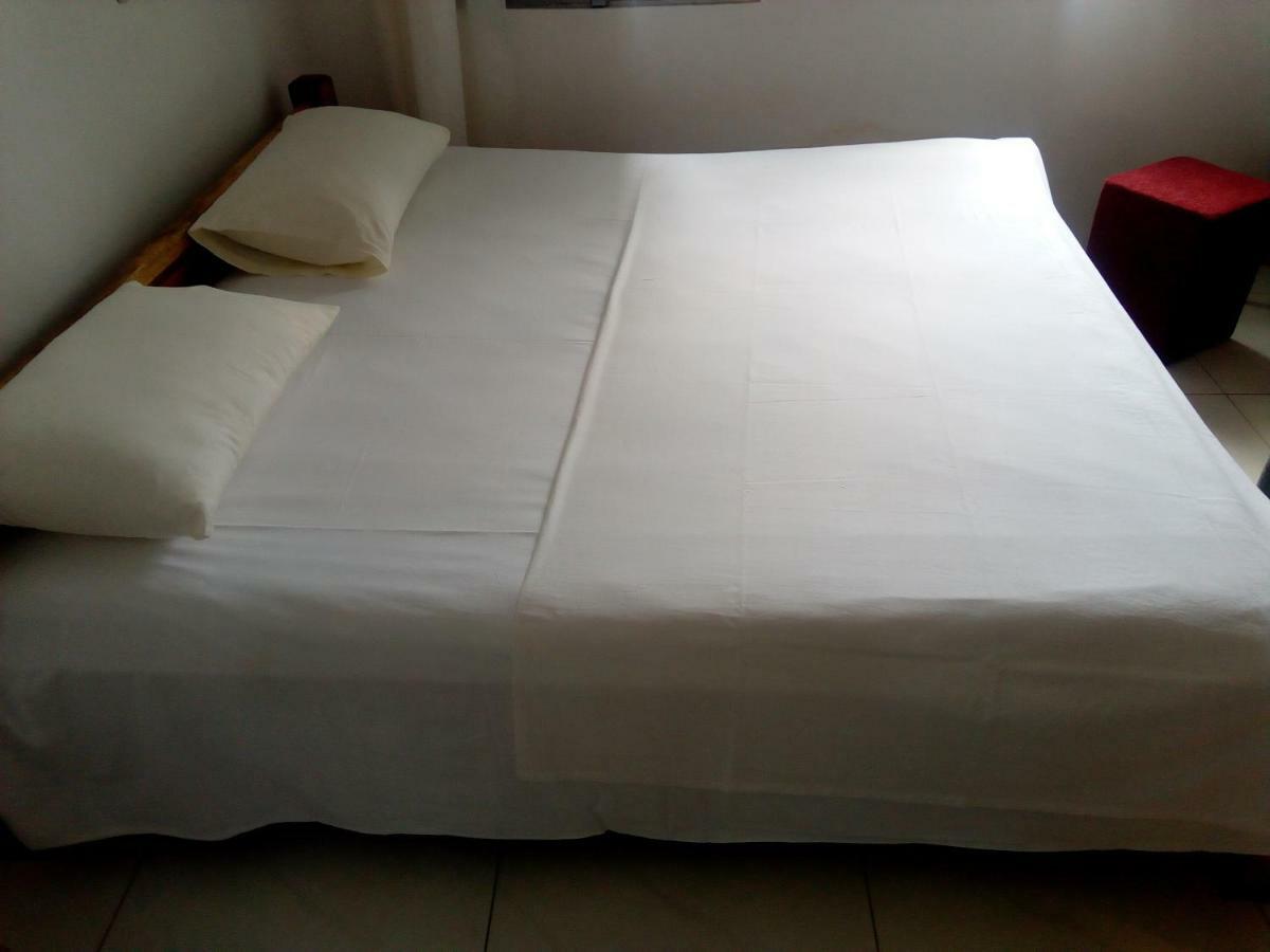 Ezime Guesthouse Accra Rom bilde